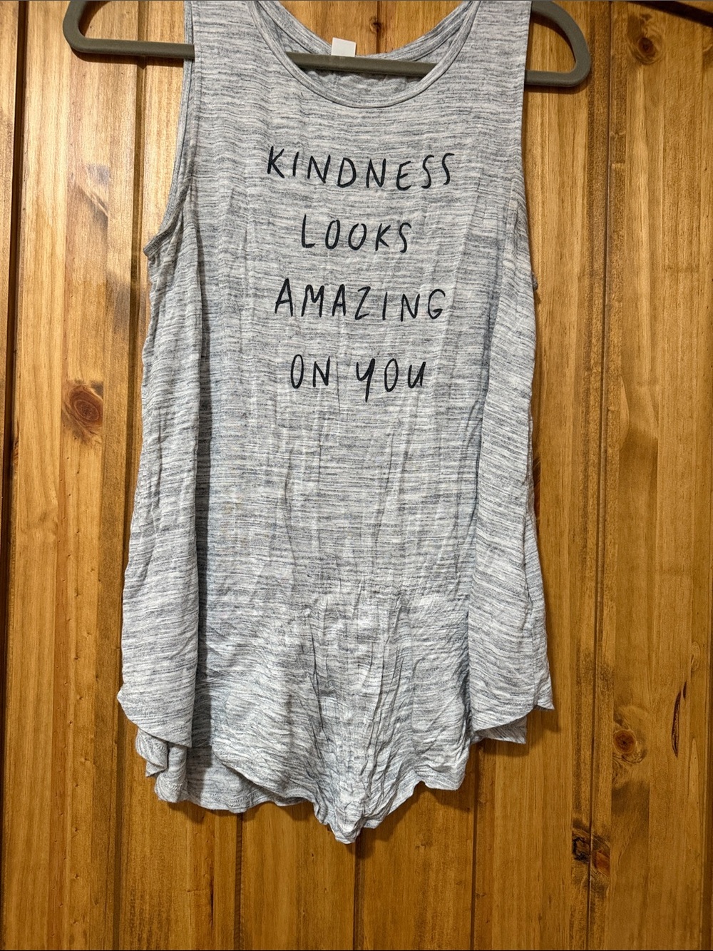 🎈Old Navy Gray “Kindness looks Good on you” tank